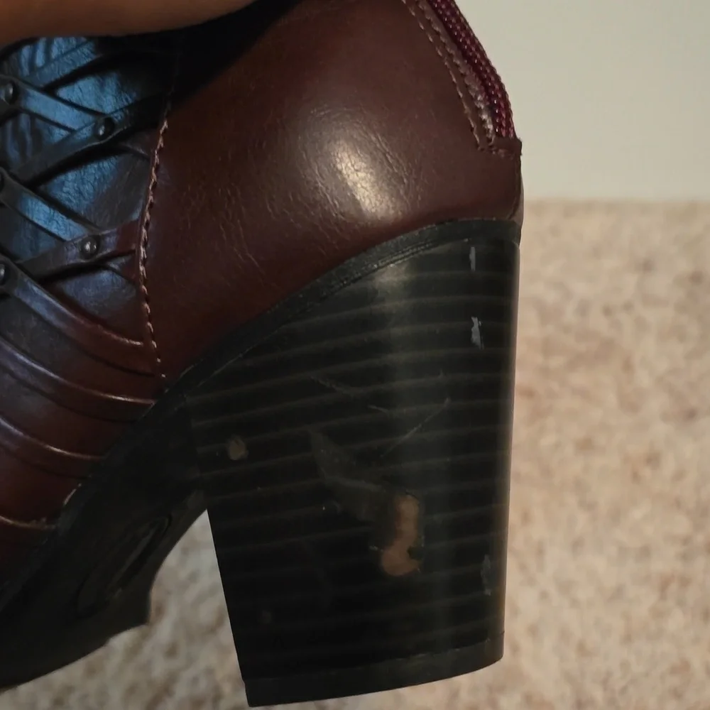 Women's Avenue Burgundy Cloudwalkers Ankle Boots Size 8.5W (0718)
